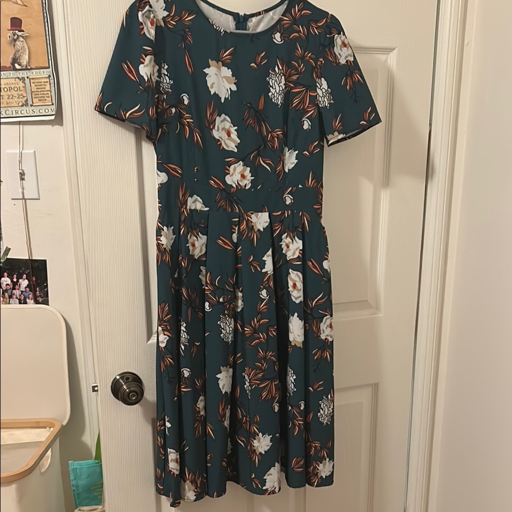 White and green A-Line Midi Dress with Pockrts